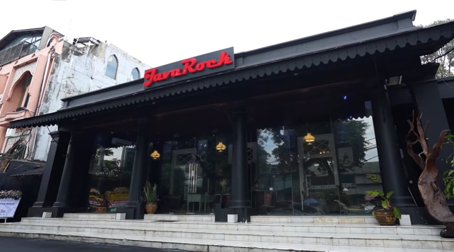 Java Resto: Santapan Harian yang Menghiasi Jalan Dr. Soetomo